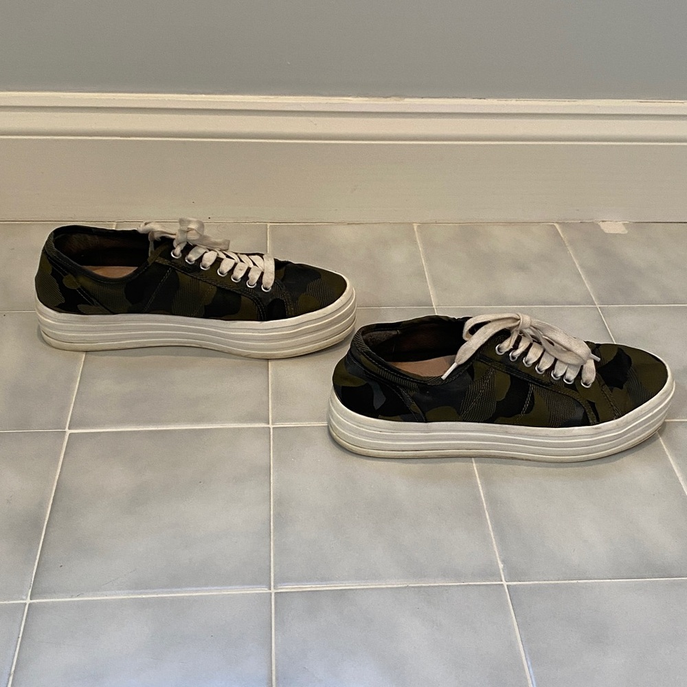 GIANNI BINI Womens Green Camouflage Print LaceUp Platform Sneakers Shoes Size 9M - Picture 5 of 11